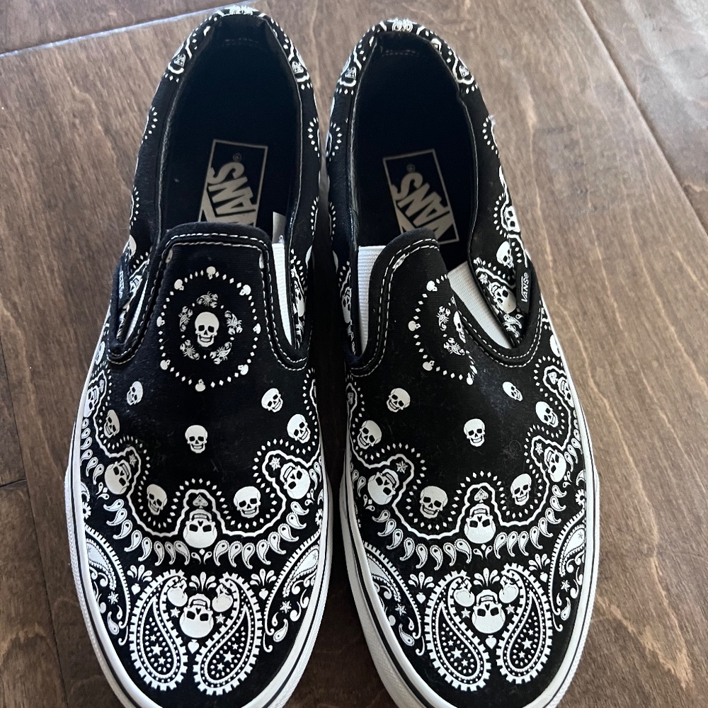 VANS SLIP ON BANDANA SKULLS